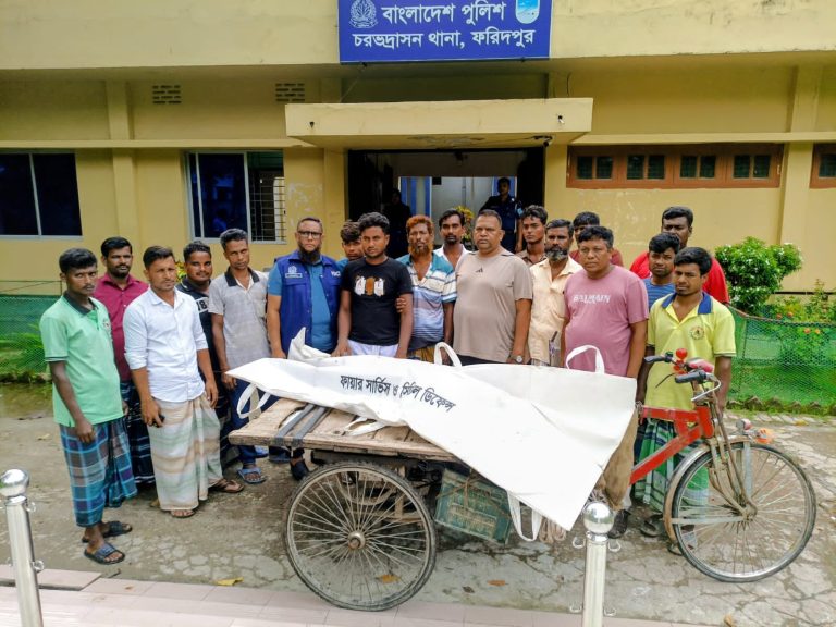 চরভদ্রাসনে ট্রাক্টরসহ পদ্মা নদীতে পড়ে চালকের মৃত্যু