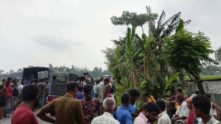কুড়িগ্রামে সড়ক দুর্ঘটনায় বাবা-ছেলের মৃত্যু
