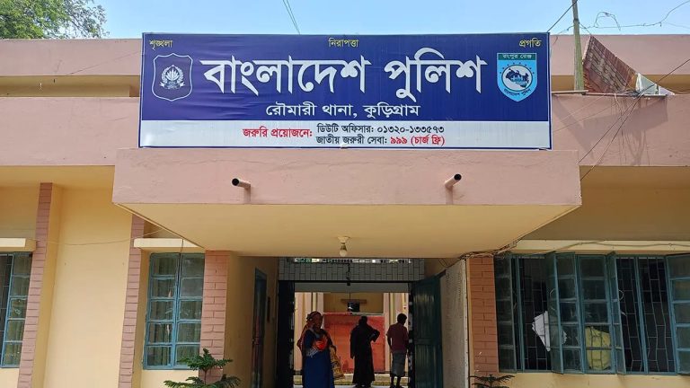 ৯৬ ঘণ্টা পর সুমি-বেলাল পরিবারকে কুড়িগ্রামের রৌমারী থানায় হস্তান্তর, শূন্যরেখায় এখনো ৫ নাগরিক