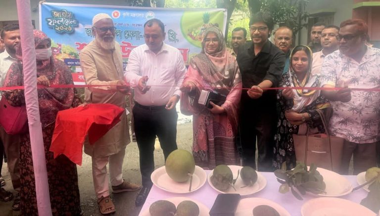 বকশীগঞ্জে জাতীয় ফল মেলা অনুষ্ঠিত, দেশি-বিদেশি ফলের সমারোহ