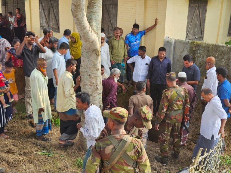 খাগড়াছড়িতে সেনাবাহিনীর উদ্যোগে কৃষকদের কম্পোস্ট সার প্রস্তুতকরণ প্রশিক্ষণ