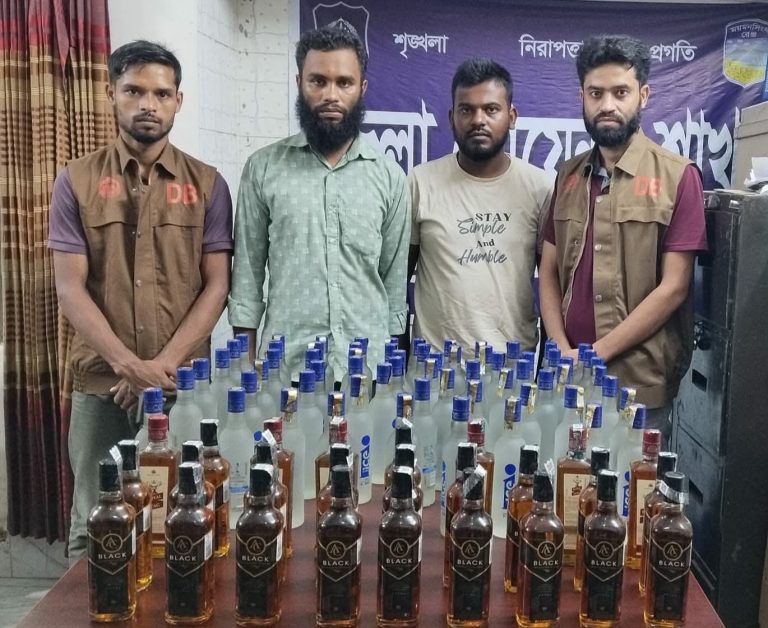 বকশীগঞ্জে ডিবির অভিযানে ৯০ বোতল ভারতীয় মদ উদ্ধার, গ্রেপ্তার ২