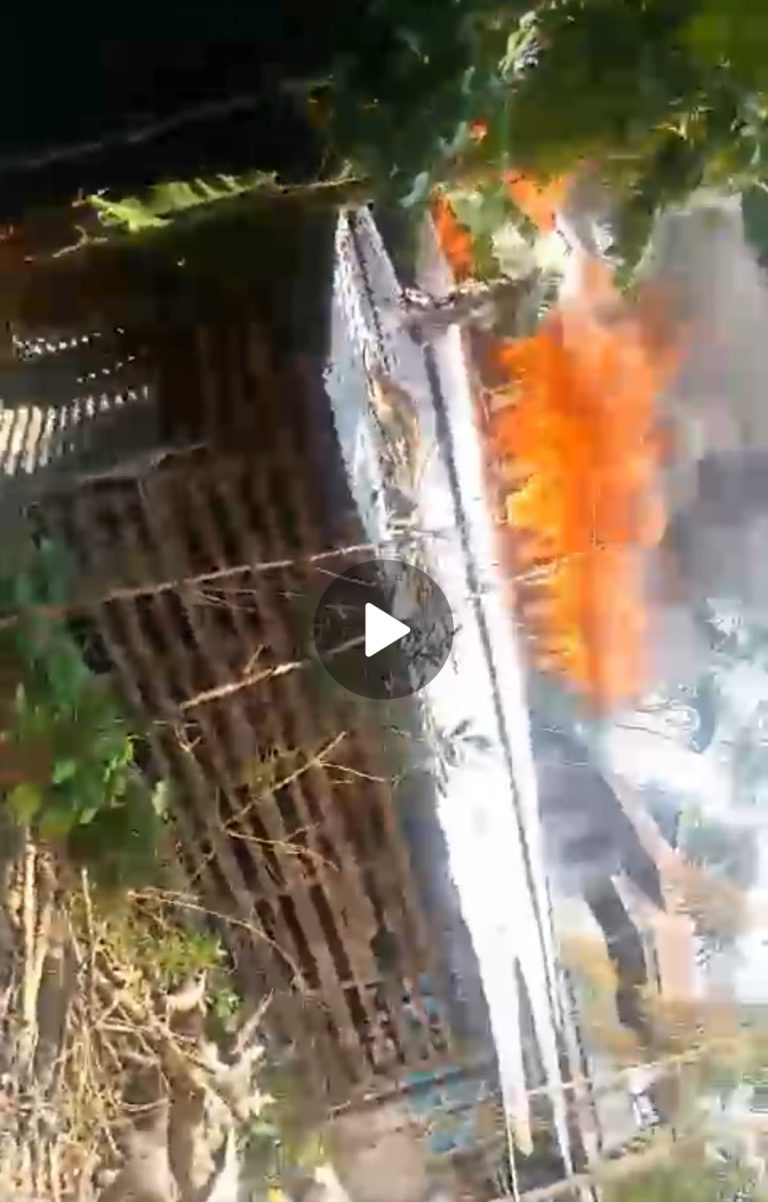পটুয়াখালীর আউলিয়াপুরে ভয়াবহ অগ্নিকাণ্ড: ১১ সদস্যের পরিবার নিঃস্ব