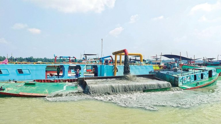 সুগন্ধা নদীতে পুনরায় অবৈধ বালু উত্তোলনের আশঙ্কা, উদ্বেগে স্থানীয়রা