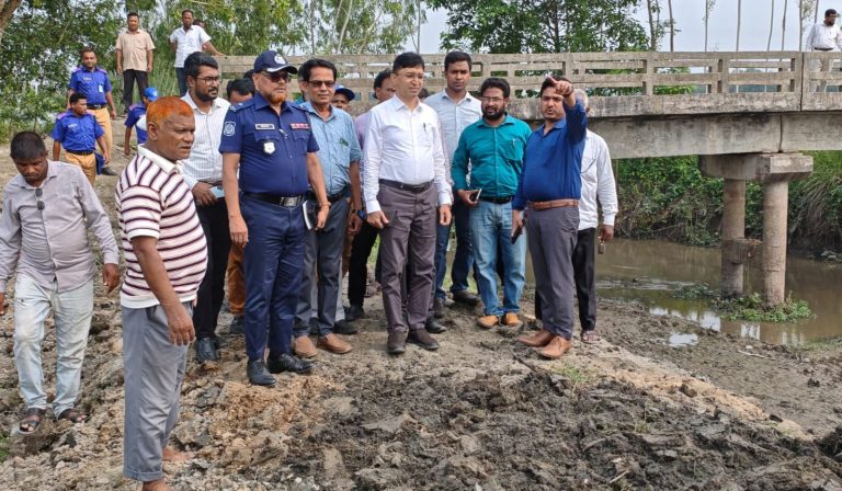 কিশোরগঞ্জে দেড় কিলোমিটার খাল খনন পরিদর্শন করলেন জেলা প্রশাসক