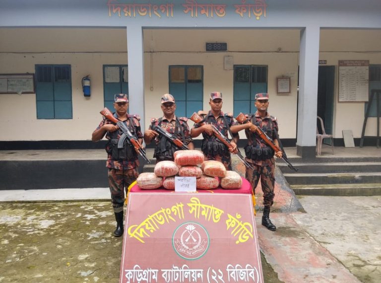 কুড়িগ্রাম সীমান্তে বিজিবির অভিযানে ৮.৫১ লাখ টাকার চোরাচালানি পণ্য ও গবাদিপশু জব্দ