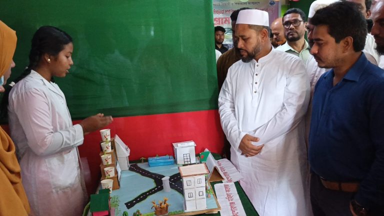 কিশোরগঞ্জে খুদে বিজ্ঞানীদের উদ্ভাবনী প্রকল্প প্রদর্শনী