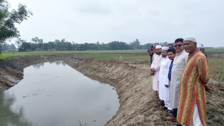 খননের পর প্রাণ ফিরেছে দেড় কিলোমিটার খালে, পরিদর্শনে এমপি আব্দুল মুনতাকিম