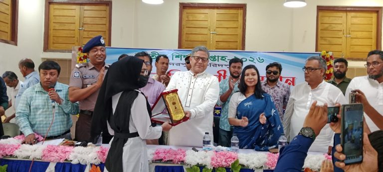 সদরপুরে জাতীয় শিক্ষা সপ্তাহ ও বিজ্ঞান মেলা অনুষ্ঠিত, শিক্ষার্থীদের মাঝে পুরস্কার বিতরণ