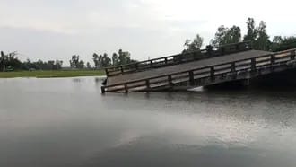 উলিপুরে ৯ বছর ধরে ভাঙা সেতু, চরম দুর্ভোগে অর্ধলক্ষাধিক মানুষ