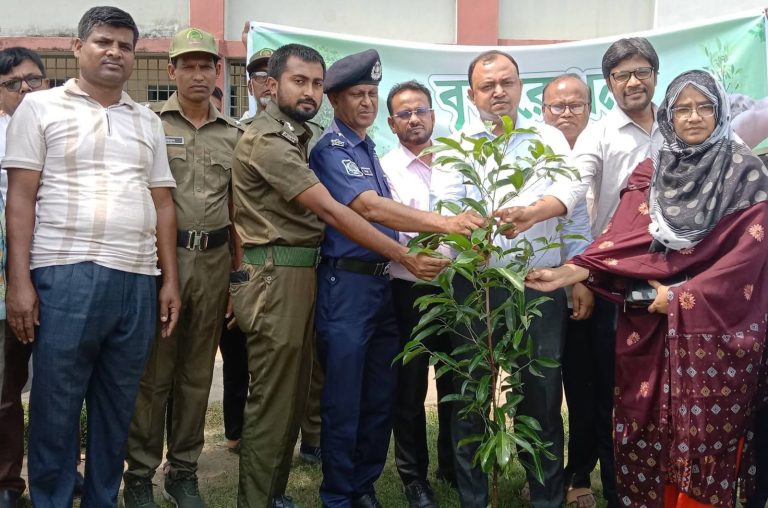 বকশীগঞ্জে ফলজ, বনজ ও ঔষধি বৃক্ষরোপণ কর্মসূচির উদ্বোধন