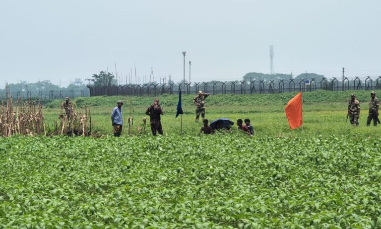 রৌমারী সীমান্তে নারী-শিশুসহ ৬ জনকে পুশইনের চেষ্টা, সতর্ক অবস্থানে বিজিবি