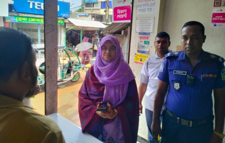 বকশীগঞ্জে মেয়াদোত্তীর্ণ ওষুধ রাখায় দুই ফার্মেসিকে জরিমানা