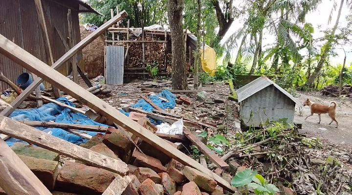 ফরিদপুরের ভাঙ্গায় জমি নিয়ে বিরোধে নারীকে মারধরের অভিযোগ