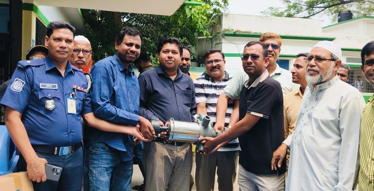 সিংড়ায় মৎস্যচাষ উন্নয়ন প্রকল্পের আওতায় উপকরণ বিতরণ