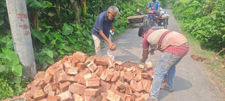 বাঁকা ইউনিয়নে আবুল বাশারের ব্যক্তিগত অর্থায়নে রাস্তা মেরামত