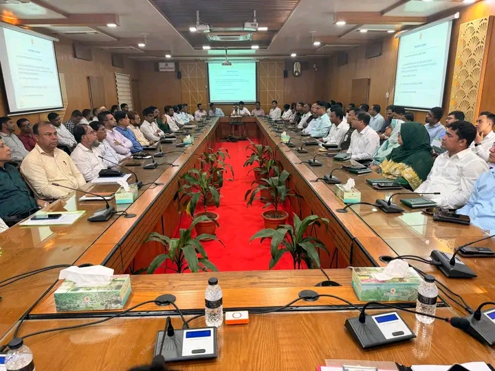 পিরোজপুরে সরকারি কর্মকর্তাদের সঙ্গে নবনির্বাচিত এমপির মতবিনিময় সভা