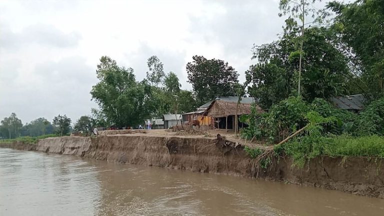 রৌমারীতে ব্রহ্মপুত্রের ভয়াবহ ভাঙন, গৃহহীন ১৬০ পরিবার