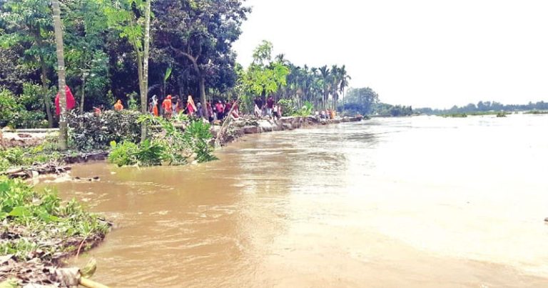 উজানের ঢল ও টানা বৃষ্টিতে কুড়িগ্রামে তিস্তার পানি দ্রুত বৃদ্ধি, বন্যার শঙ্কা
