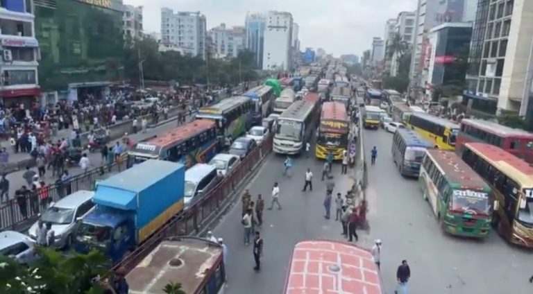 শিক্ষামন্ত্রীর পদত্যাগ দাবিতে রাজধানীতে শিক্ষার্থীদের বিক্ষোভ, তীব্র যানজট