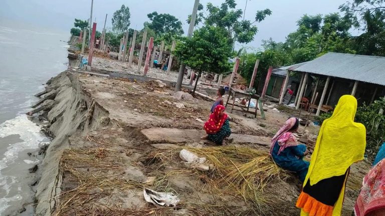 তিস্তার ভয়াবহ ভাঙনে কুড়িগ্রামে বিলীন ২৫ বসতবাড়ি, হুমকিতে মসজিদ ও বিদ্যালয়