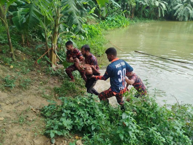 বগুড়ার কাহালুতে পুকুরে ডুবে তিন শিশুর মৃত্যু