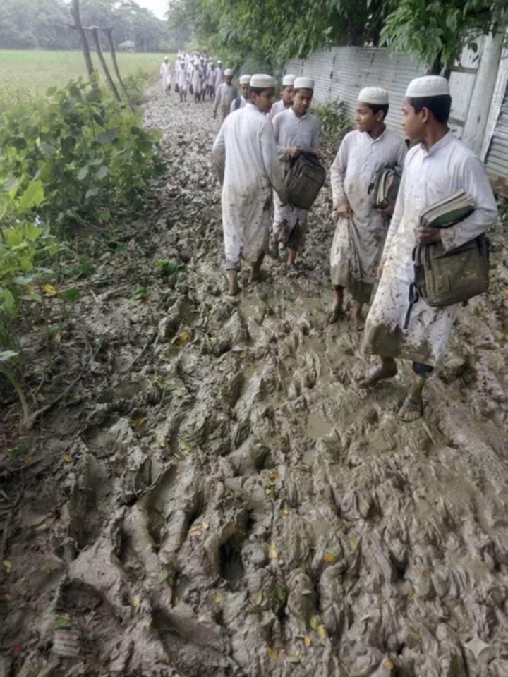 গলাচিপায় ১ কিলোমিটার কাঁচা রাস্তা যেন চরম দুর্ভোগের নাম: ভোগান্তিতে শিক্ষার্থী ও এলাকাবাসী