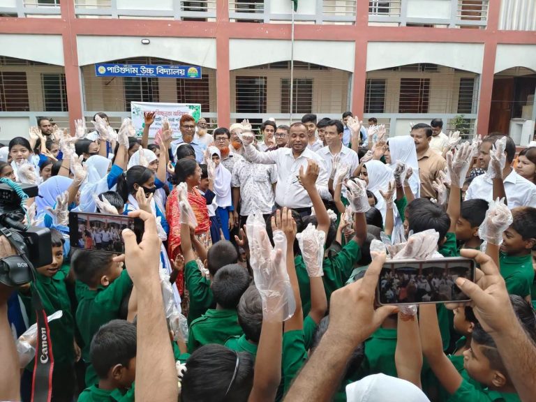 ময়মনসিংহে ‘ক্লিন সানডে’ কর্মসূচির উদ্বোধন, প্রতি রবিবার স্কুলে পরিচ্ছন্নতা ও বৃক্ষরোপণের নির্দেশ